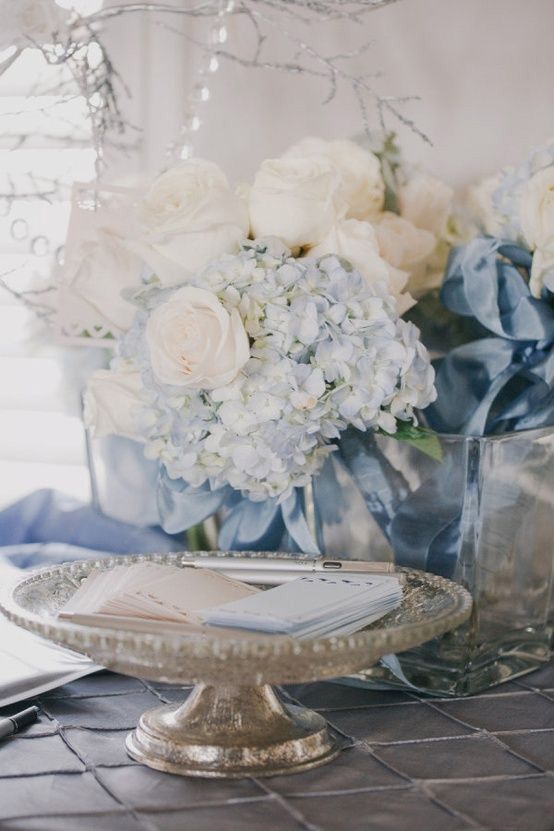 blue-hydrangeas-white-roses